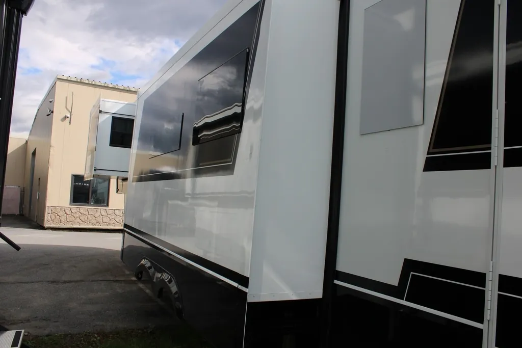 2026 Brinkley Model Z 3515, Photos photo 5