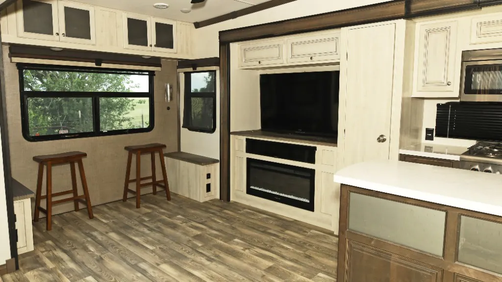 2023 Forest River Cardinal Luxury 380RLX, Photos photo 6