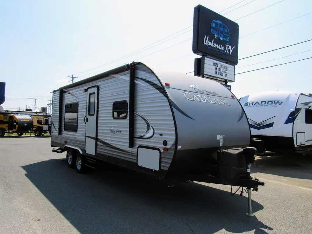 2017 Coachmen Catalina 223FB - Photo 4