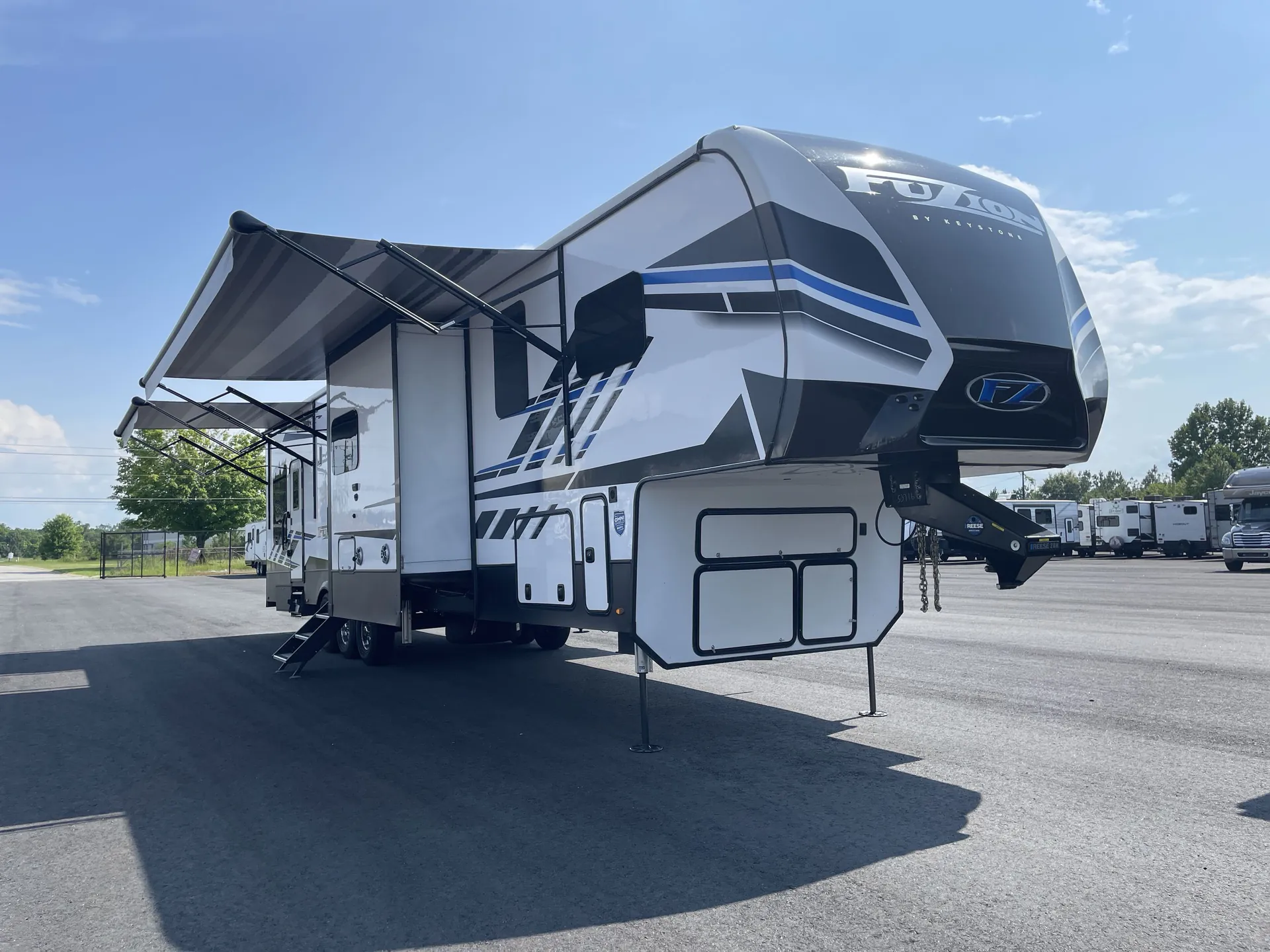 2023 Keystone Fuzion 421 - Photo 2