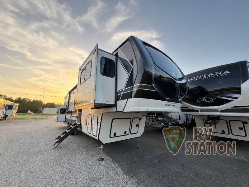 2026 Keystone Montana High Country 377FL - Photo 2