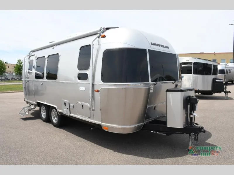 2023 Airstream Flying Cloud 23FB - Photo 2