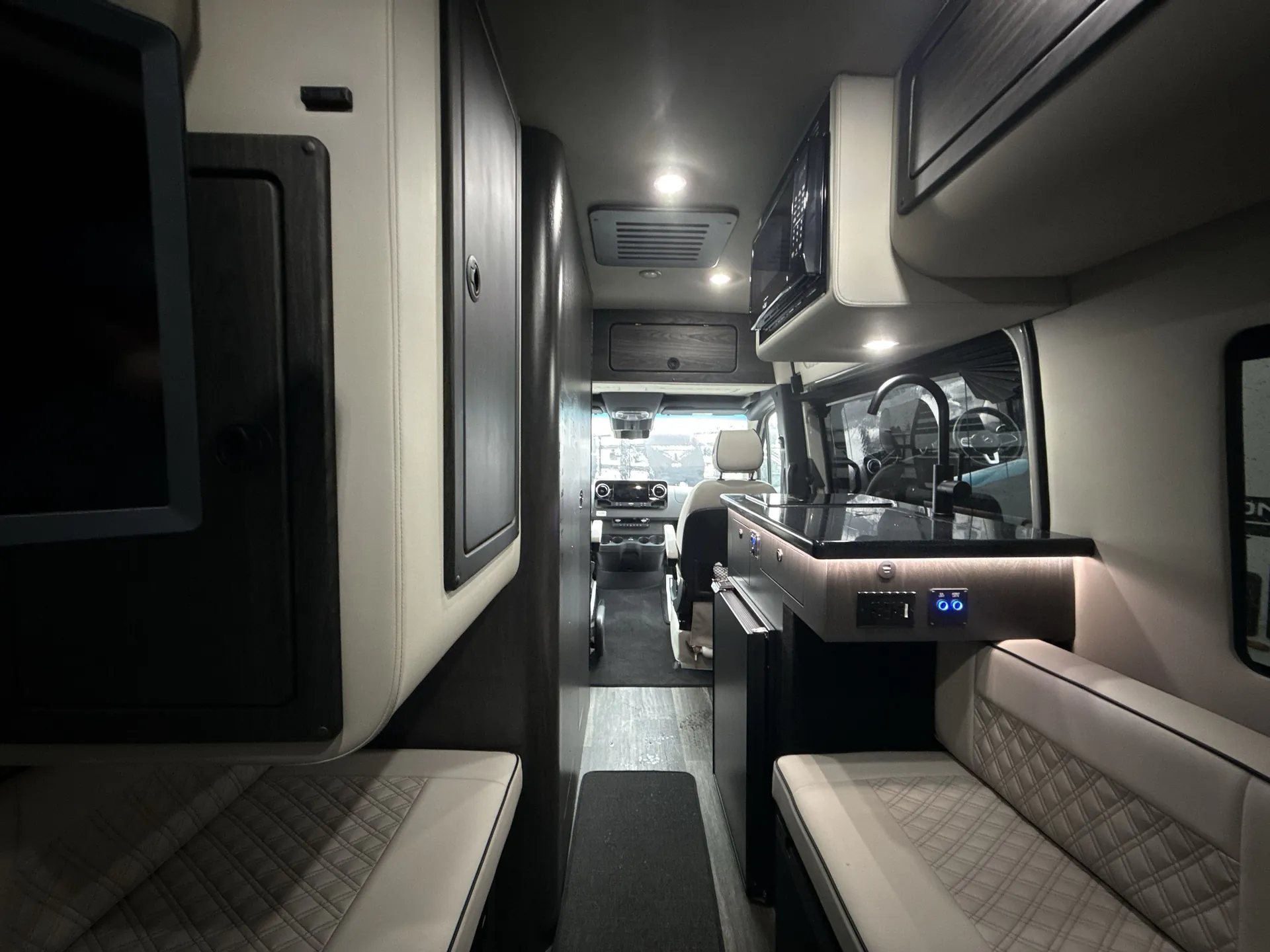 2026 OGV Luxury Coach VTOUR 144 5RL4 — living area main