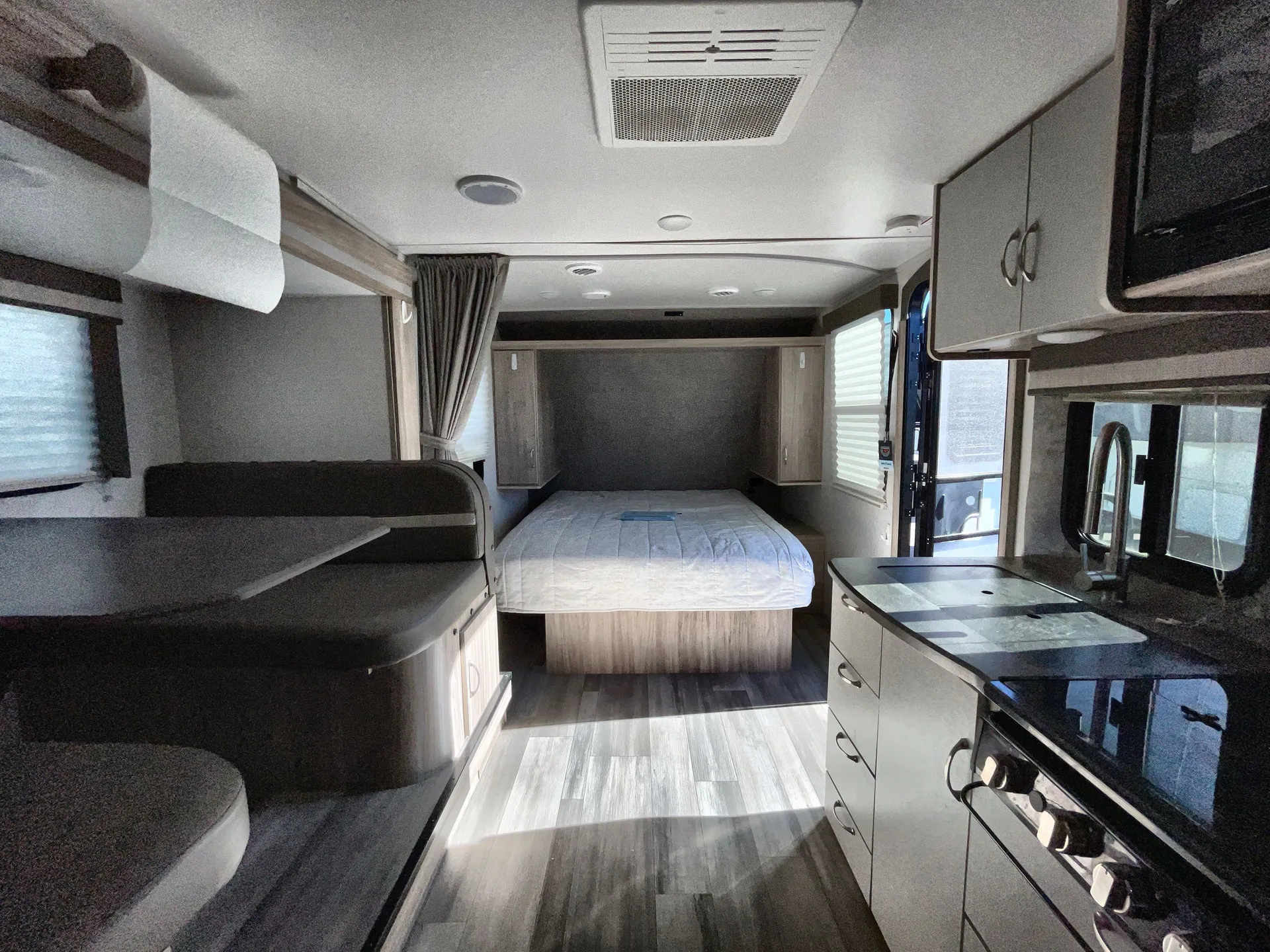 2022 Winnebago Micro Minnie FLX 2108FBS — living area main