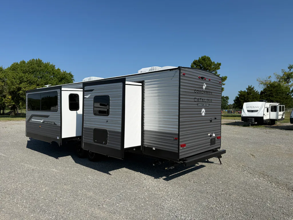 2027 Coachmen Catalina Legacy Edition 333DBDSCK, Photos photo 5