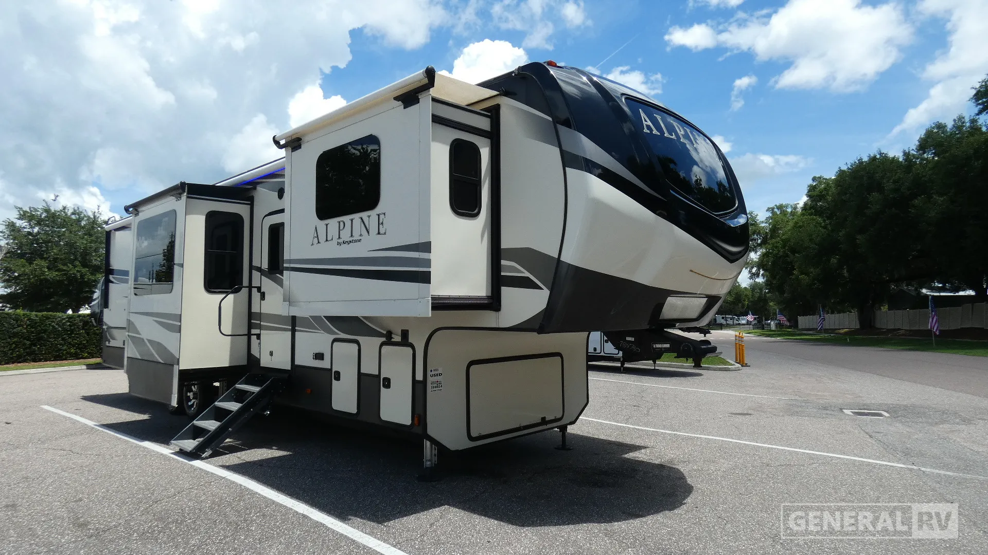 2020 Keystone Alpine 3710KP - Photo 2