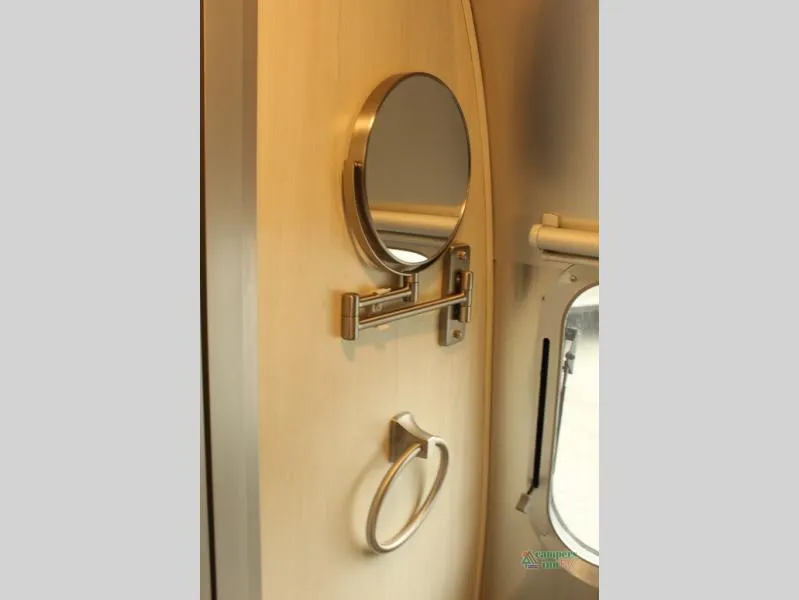 2025 Airstream Flying Cloud 23FB - Photo 4