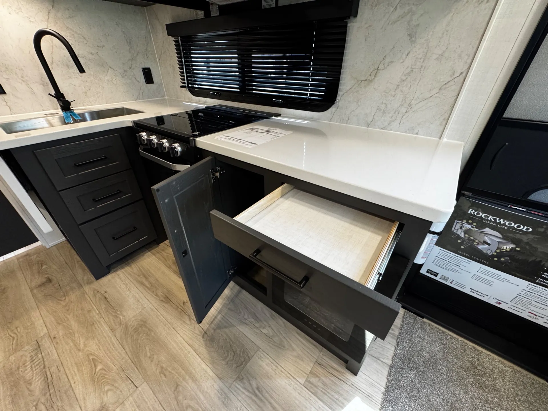 2027 Forest River Rockwood Ultra Lite 2618RD — Photo 6