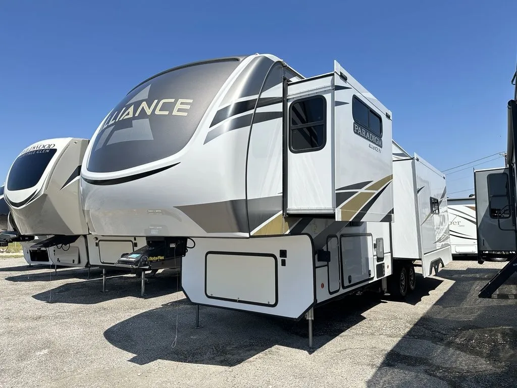 2021 Winnebago Voyage V3134RL - Photo 4