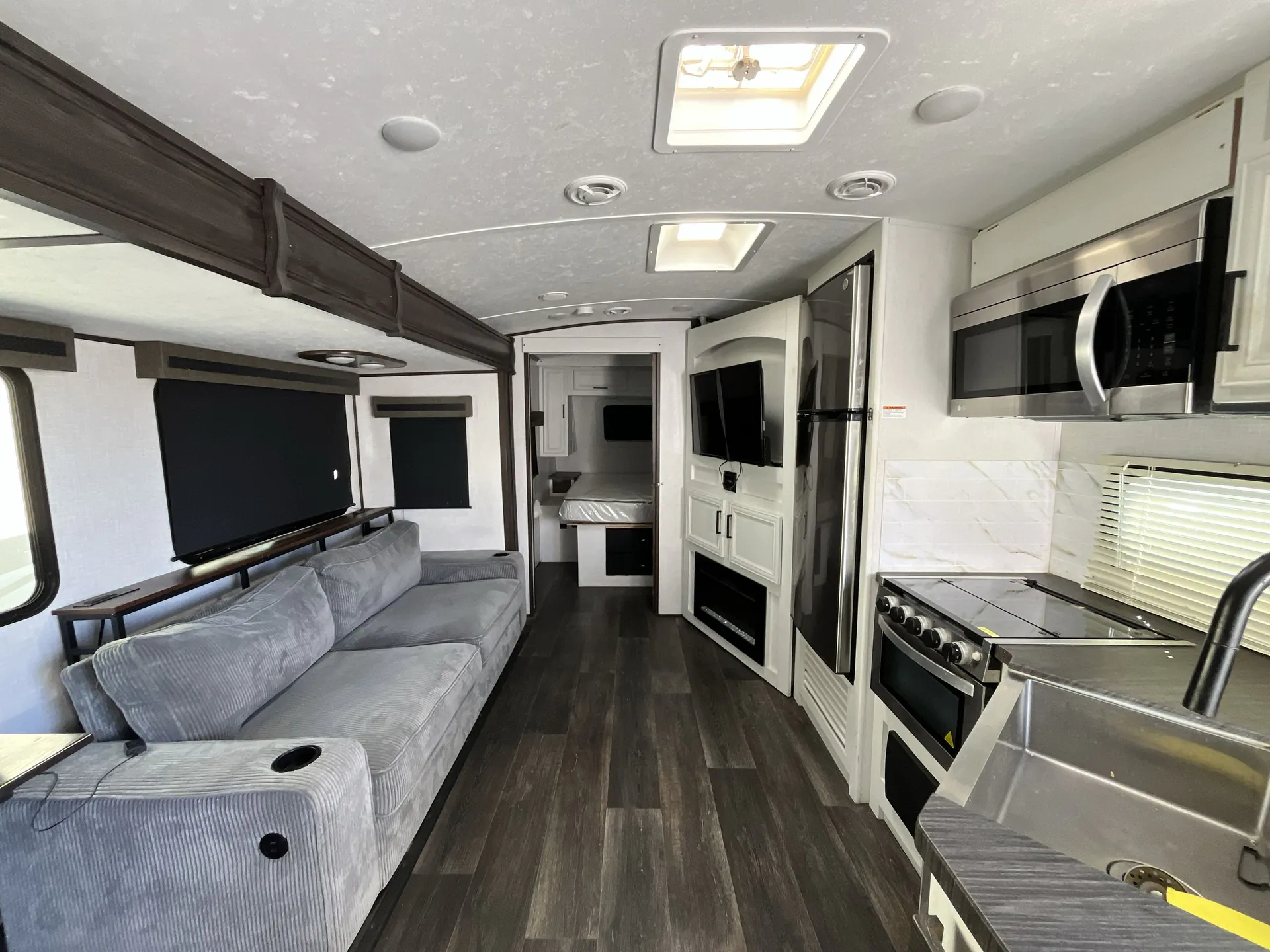 2023 Dutchmen Atlas 2702RB — living area main