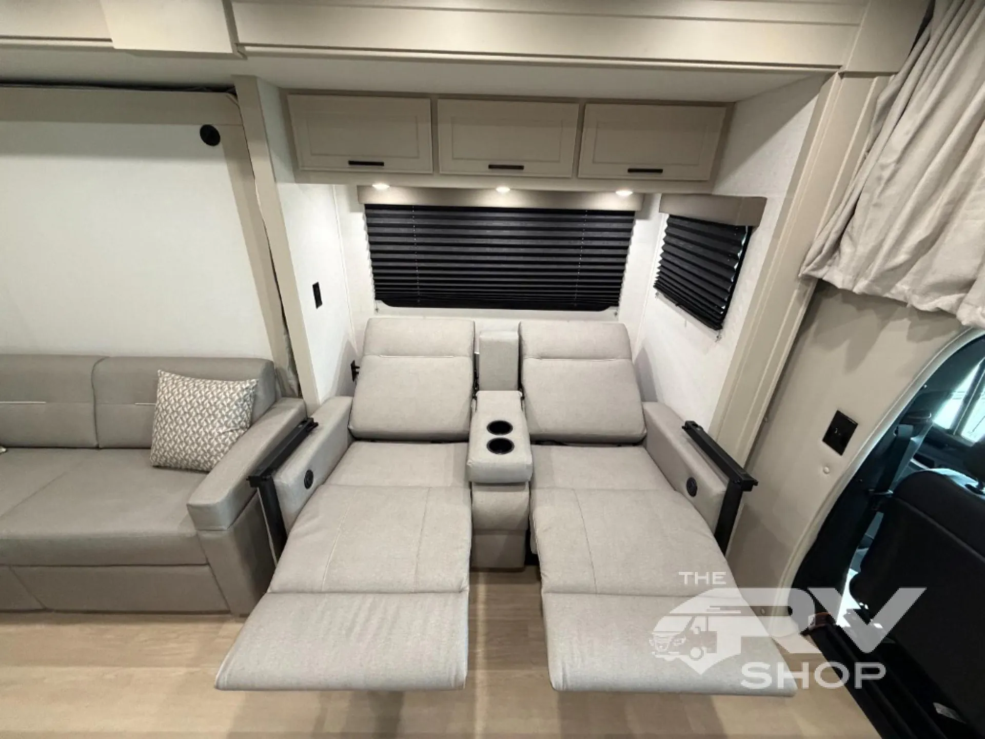 2027 Renegade RV Villagio 25RMC - Photo 4