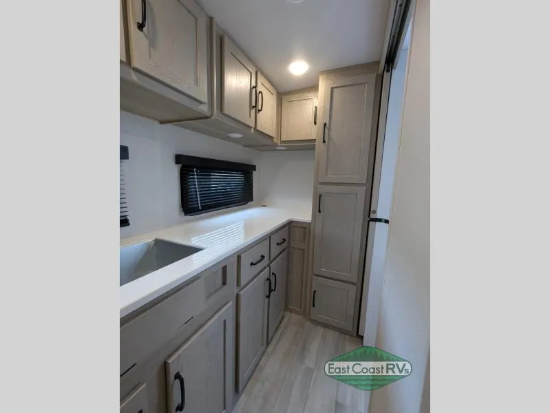 2024 Forest River Rockwood Mini Lite 2517S - Photo 4