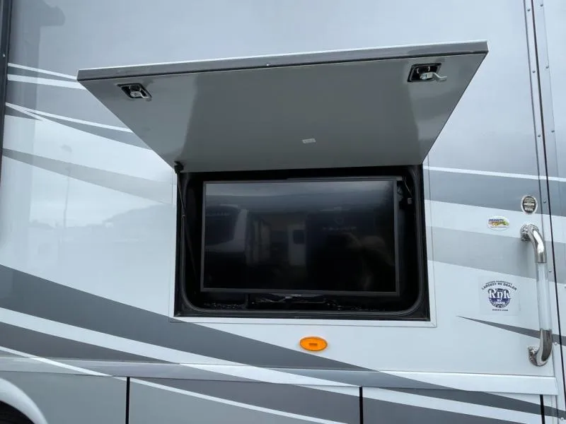 2015 Itasca Suncruiser 35P - Photo 2