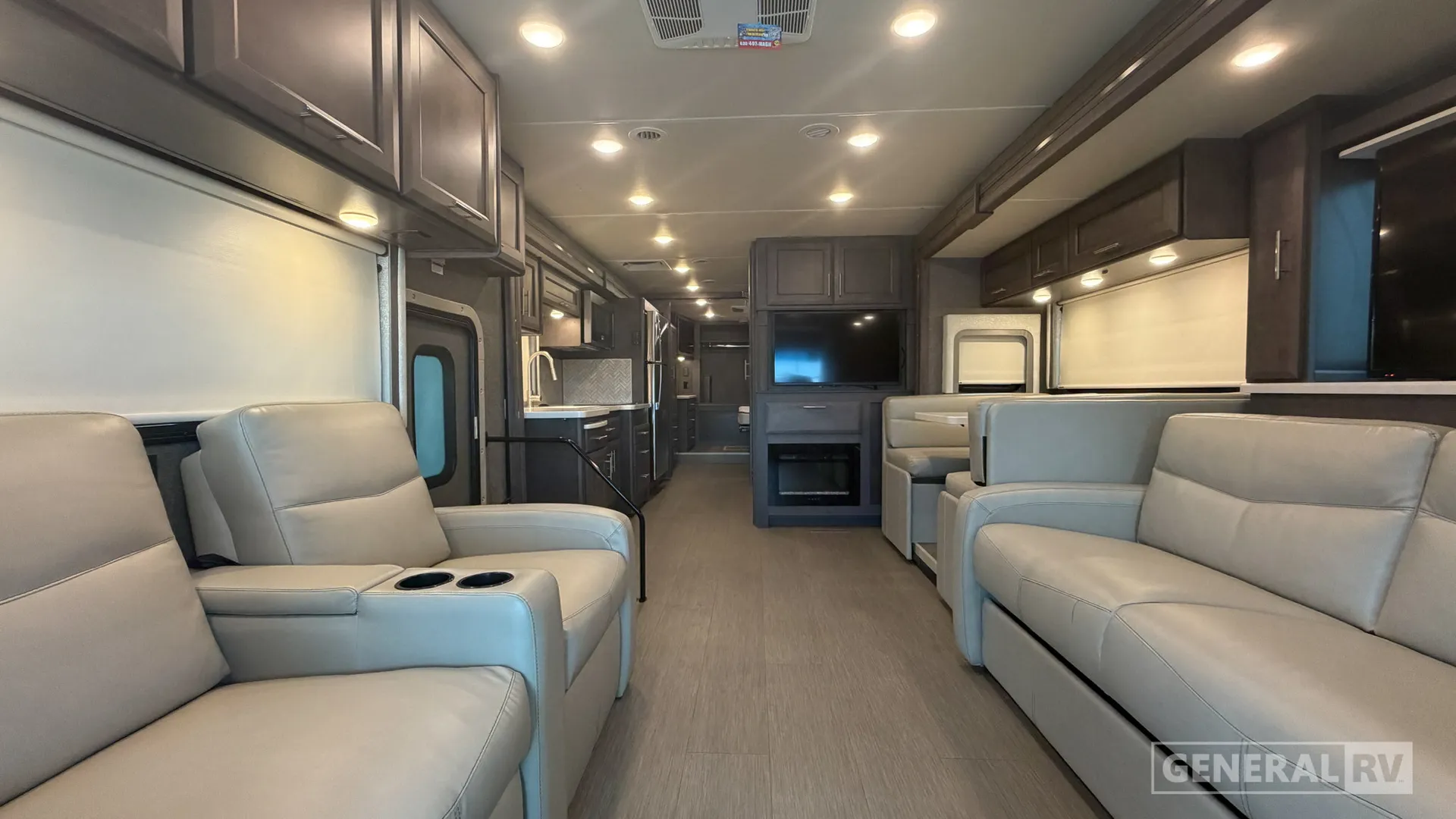 2022 Thor Motor Coach Palazzo 37.4 - Photo 3