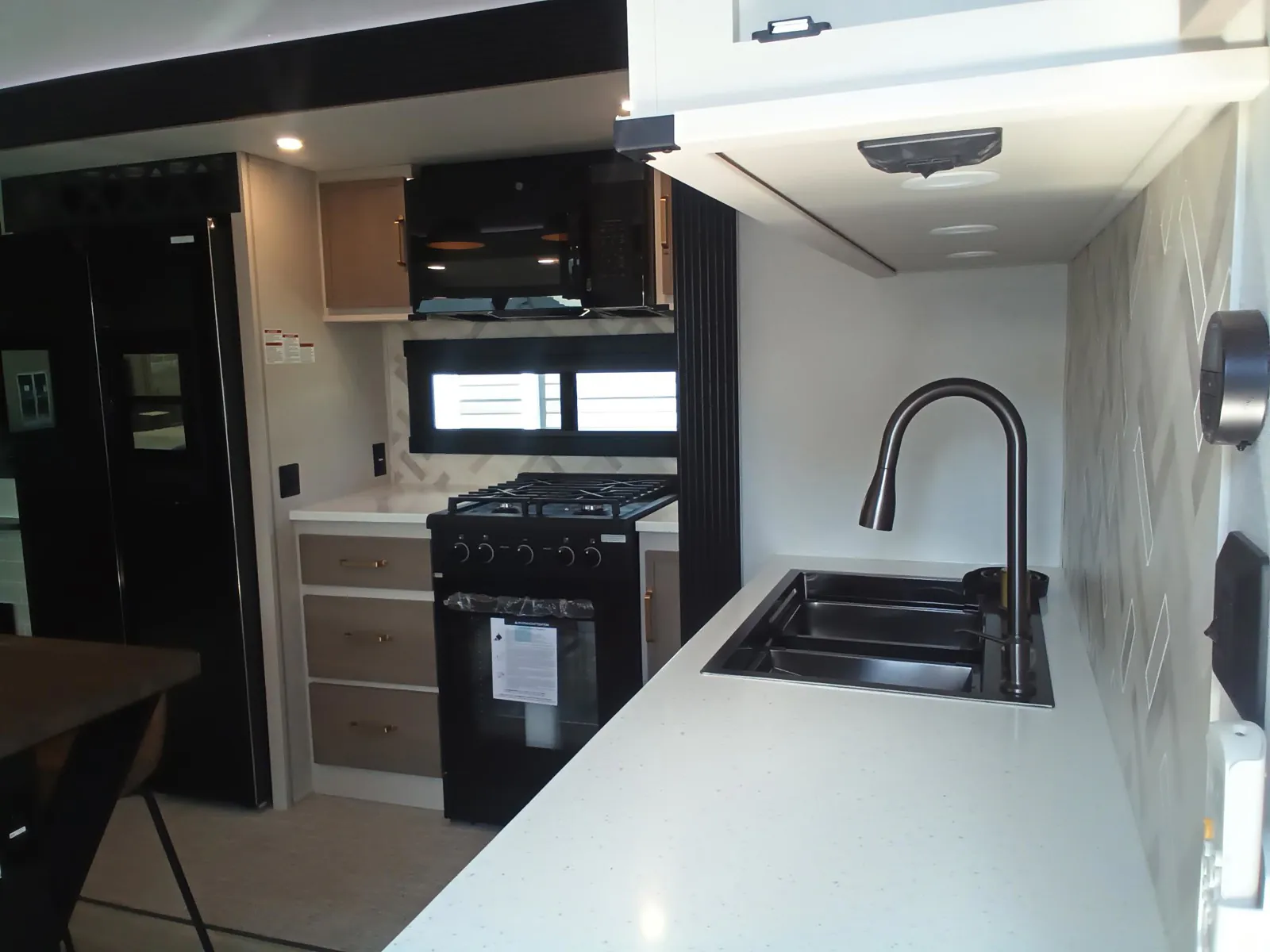2027 Forest River Wildwood Heritage Glen 380WDR — Photo 6