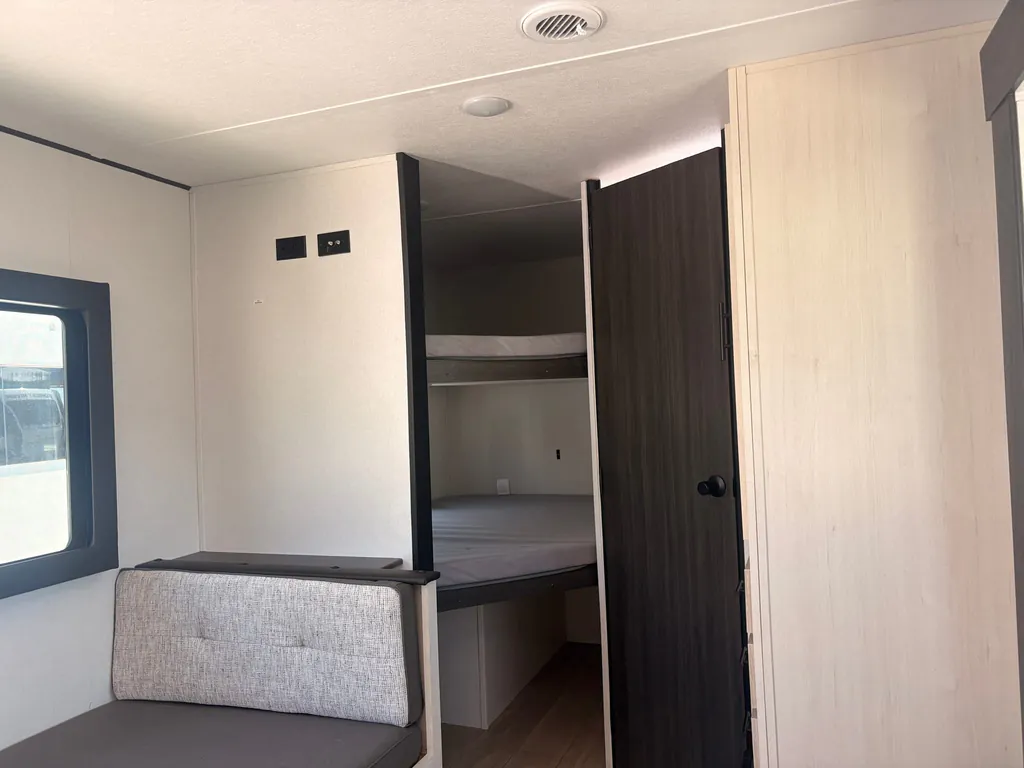 2027 Shasta RVs i-5 Edition 525RS, Photos photo 18
