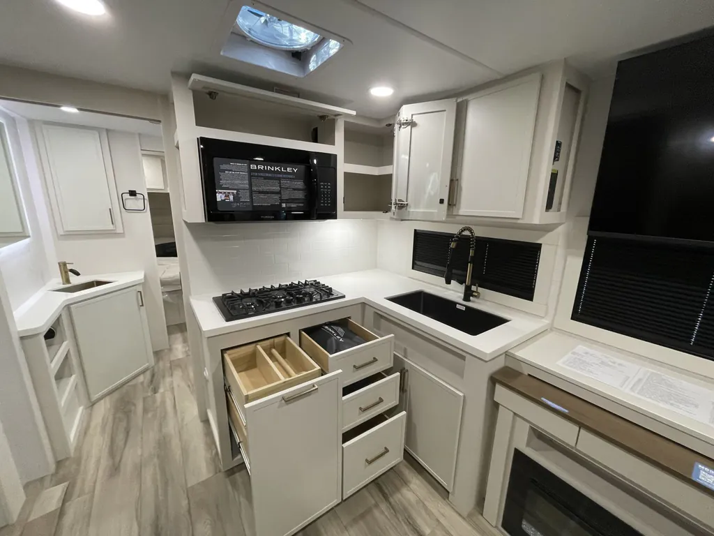 2027 Brinkley Model I 290, Photos photo 22