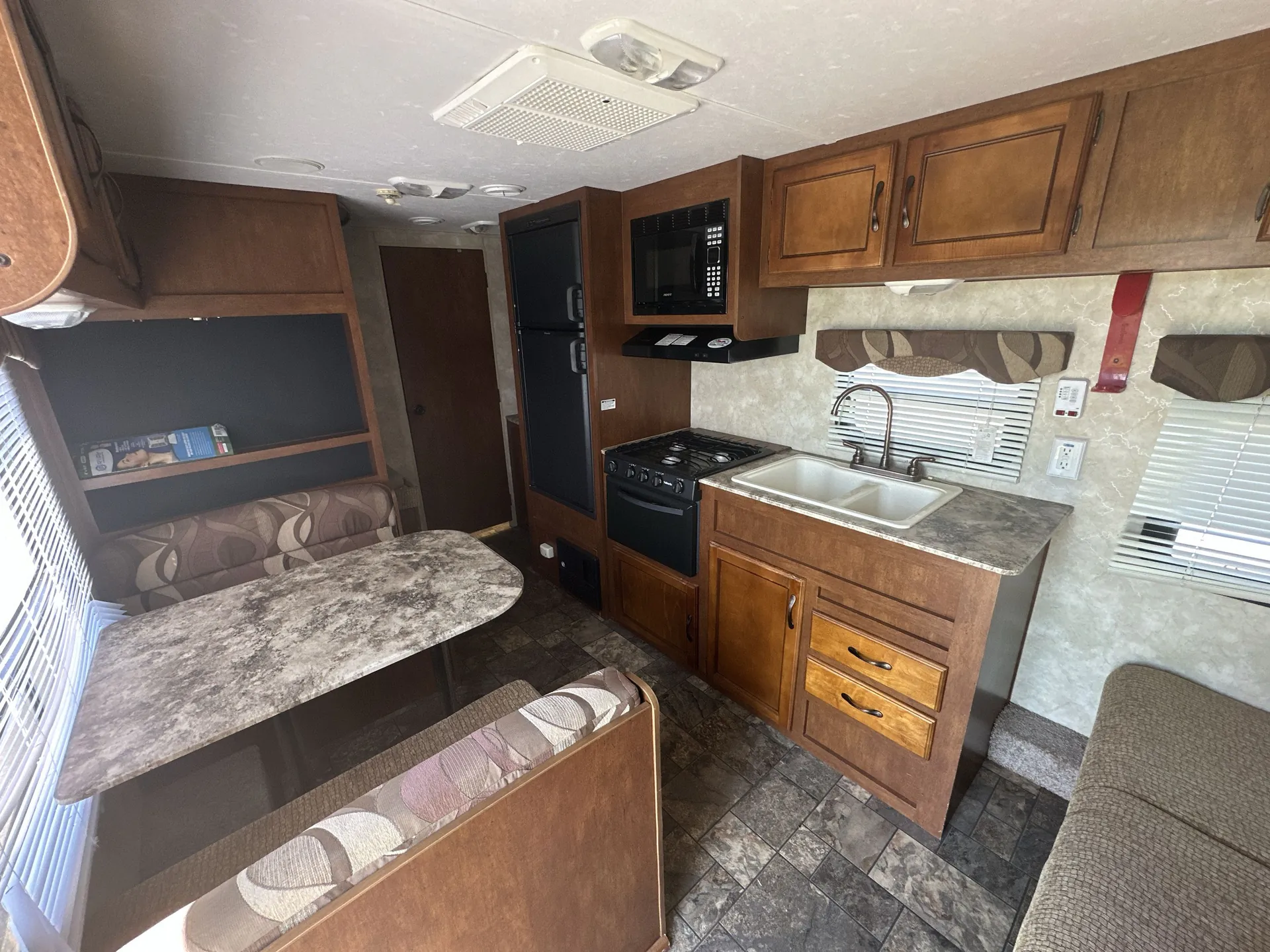 2013 Coachmen Catalina Santara 272BH — living area main