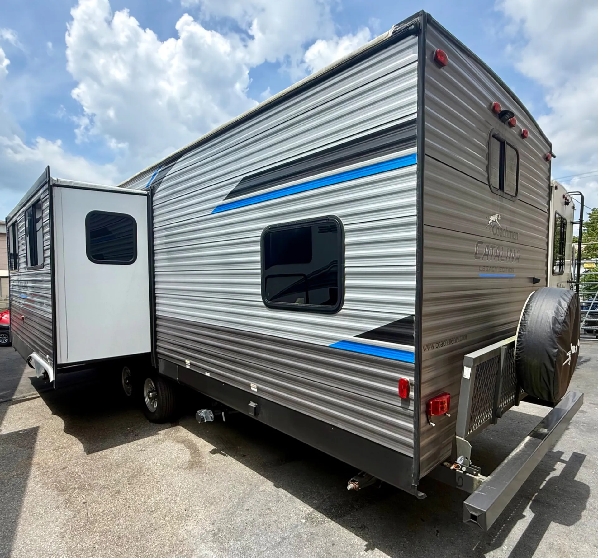 2022 Coachmen Catalina Legacy Edition 303QBCK - Photo 4