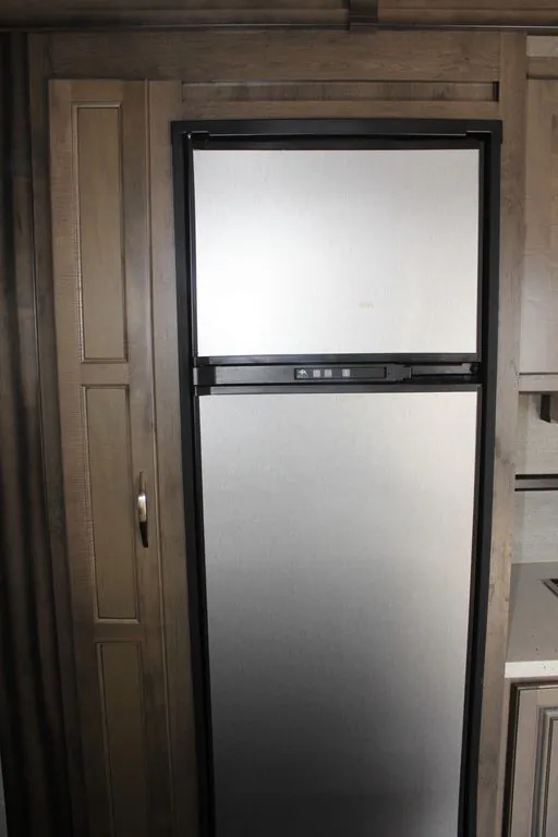 2019 Dutchmen Voltage Triton 3551, Photos photo 5