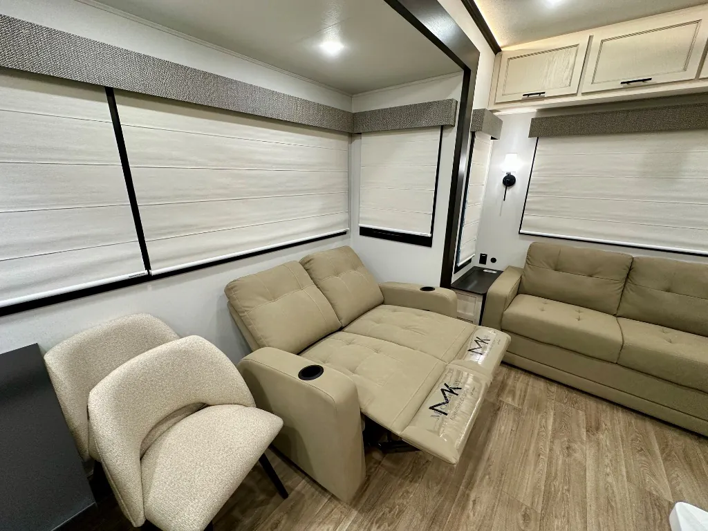 2027 Forest River Sabre 32RL, Photos photo 4