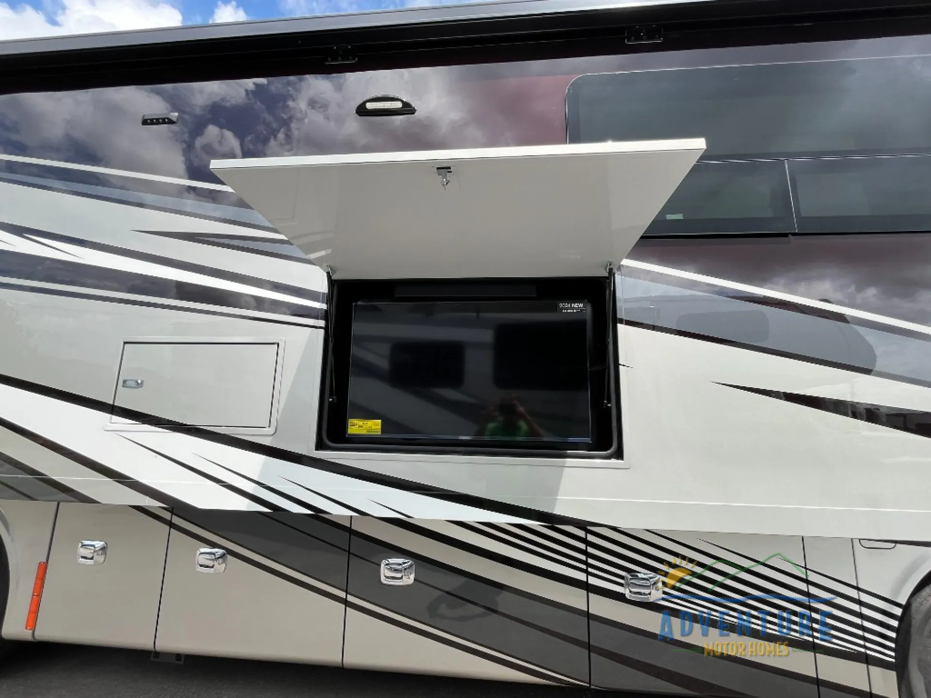 2026 Tiffin Phaeton 35 CH - Photo 4