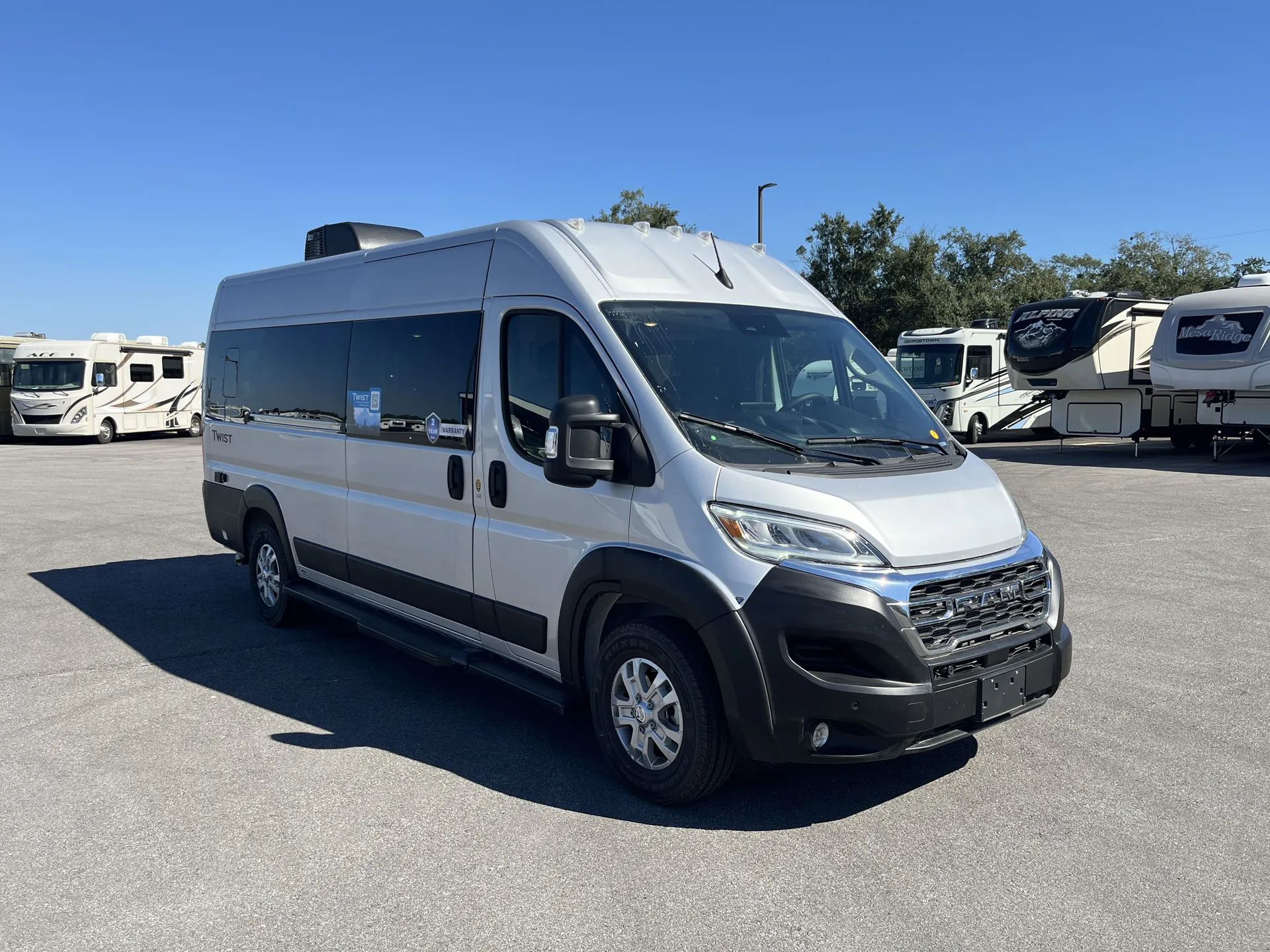 2025 Thor Motor Coach Twist 2AB - Photo 2
