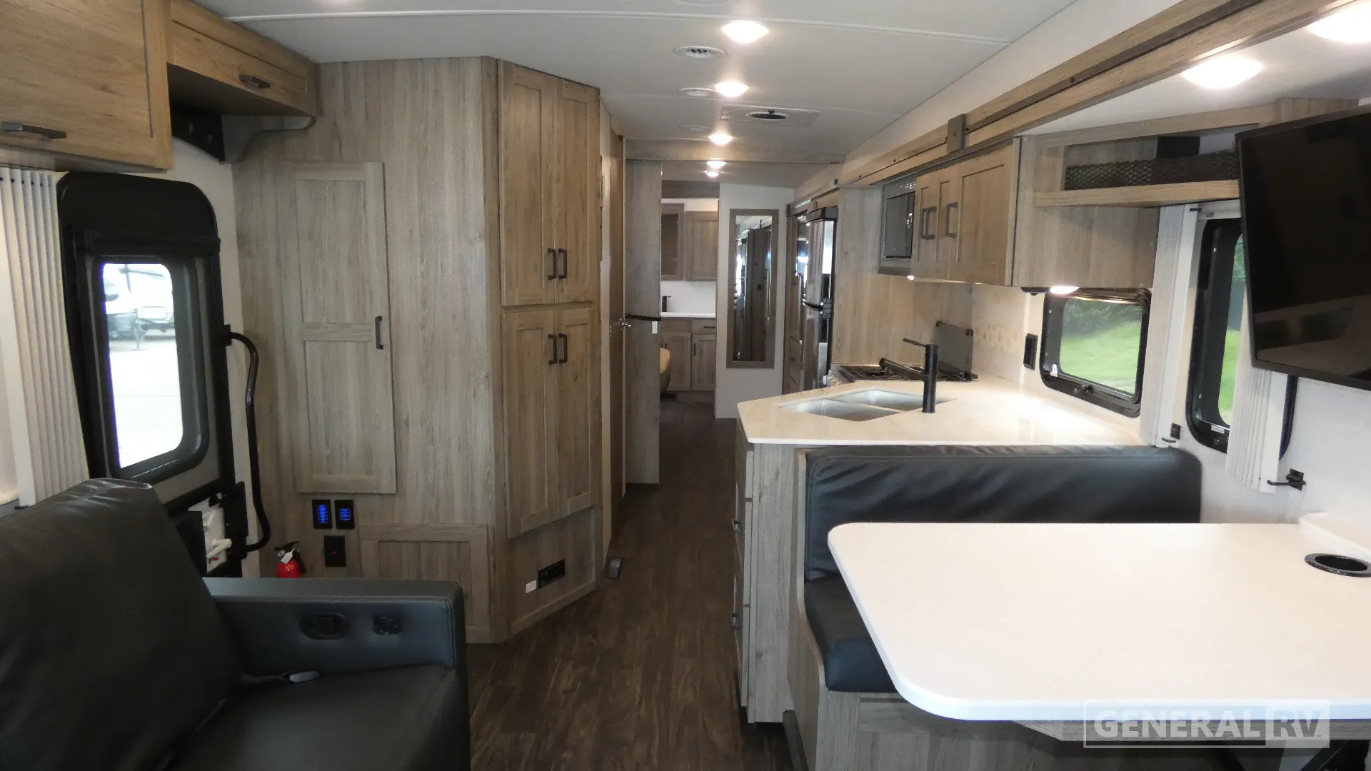 2024 Winnebago Vista 33K - Photo 3