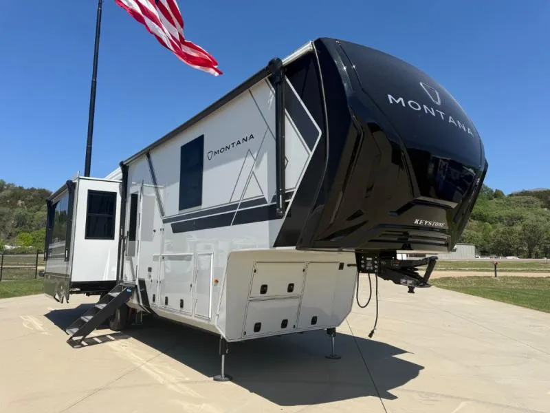 2026 Keystone Montana 3100RL - Photo 2