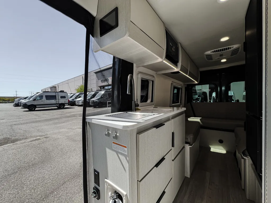 2027 Thor Motor Coach Tellaro 20Y, Photos photo 6