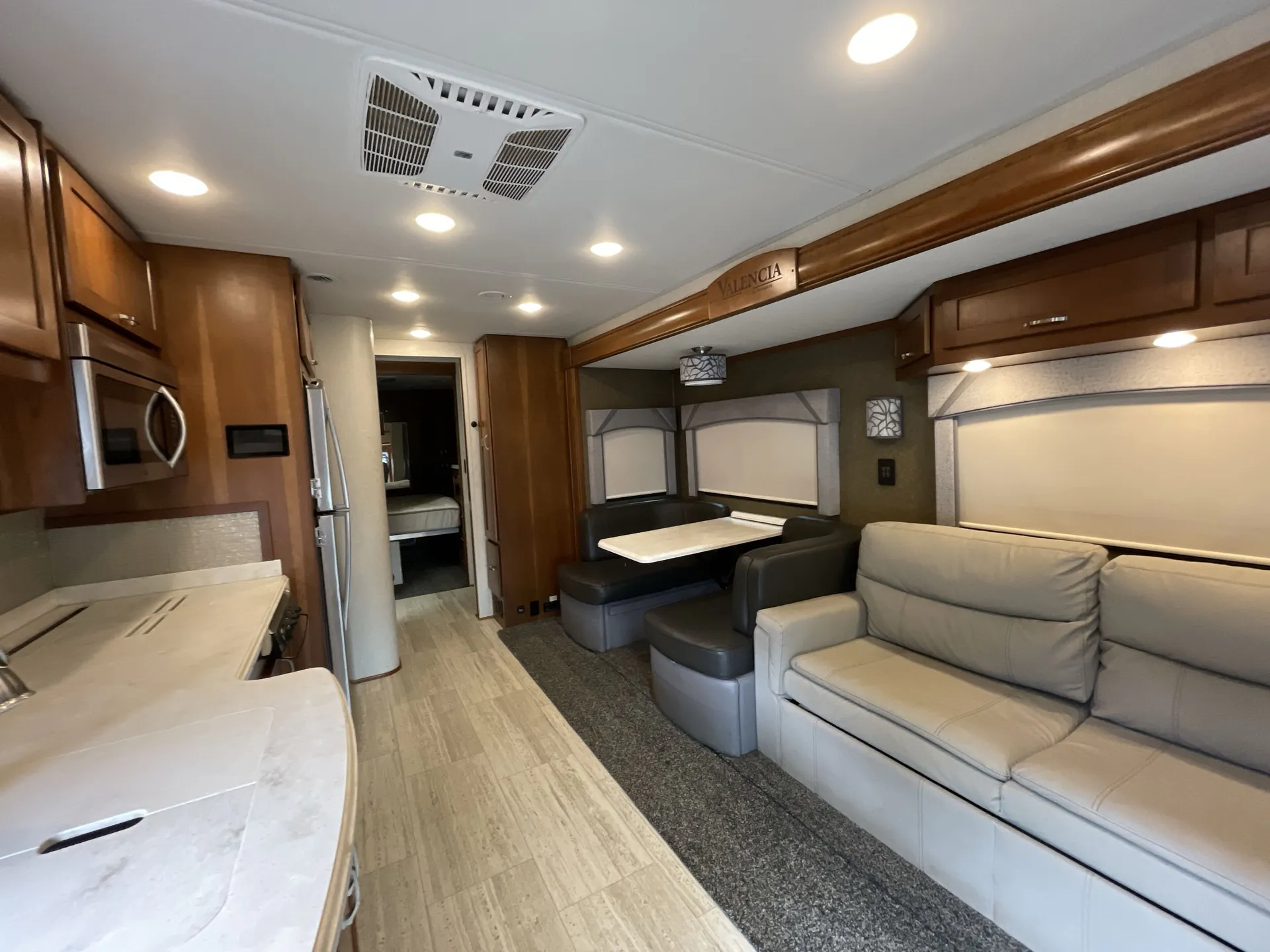 2019 renegade Valencia 38RW — living area main