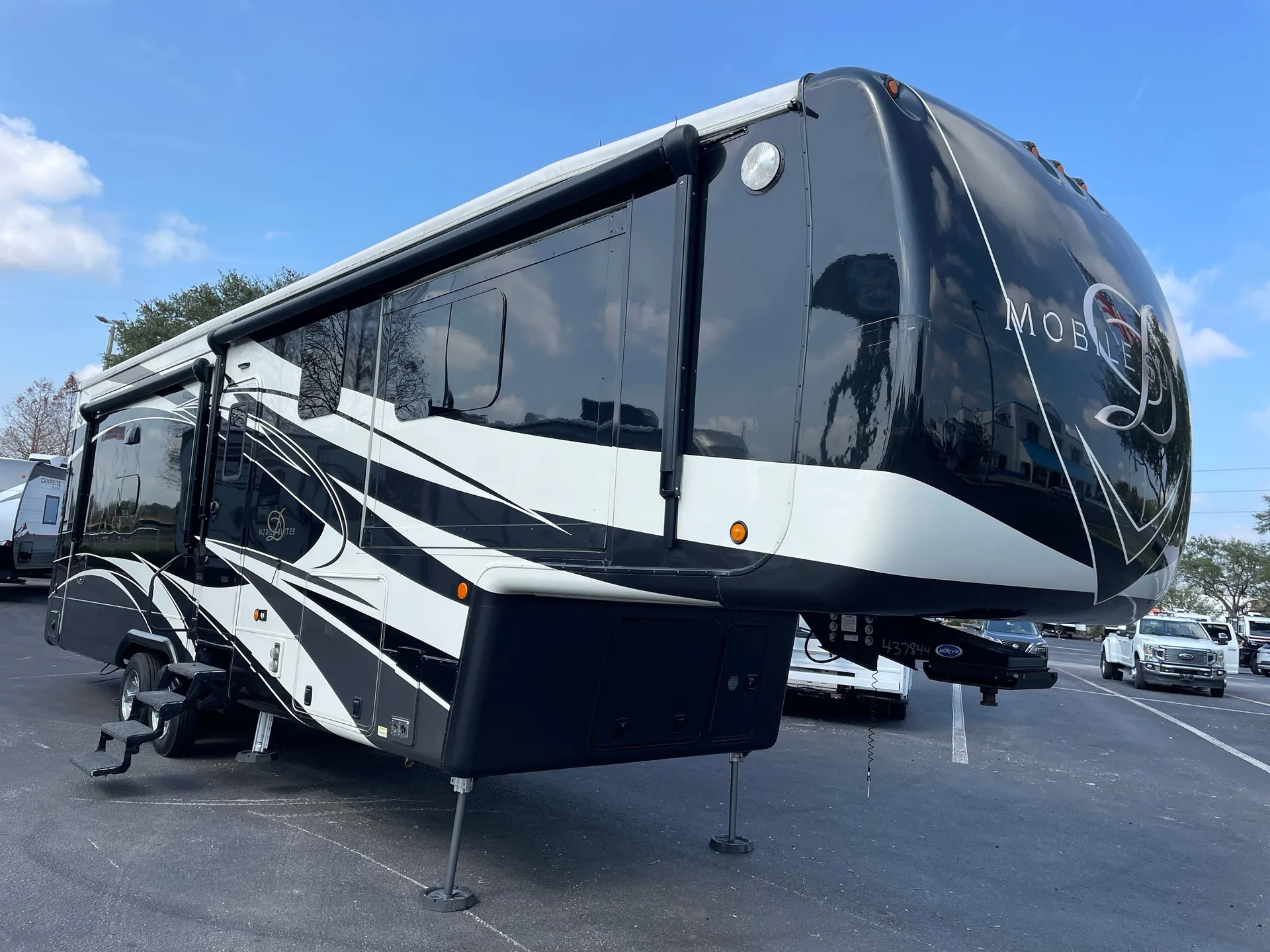2021 DRV Mobile Suites 36RKSB - Photo 2