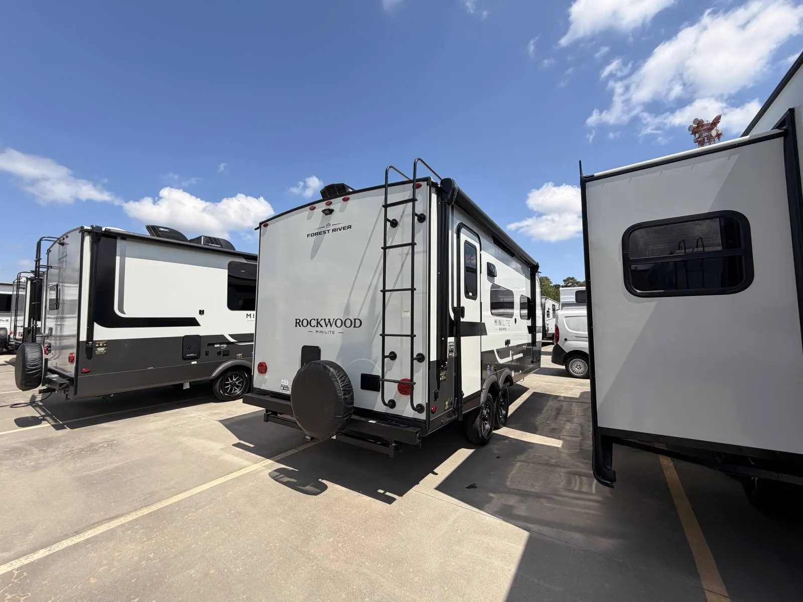 2027 Forest River Rockwood Mini Lite 2109S - Photo 4