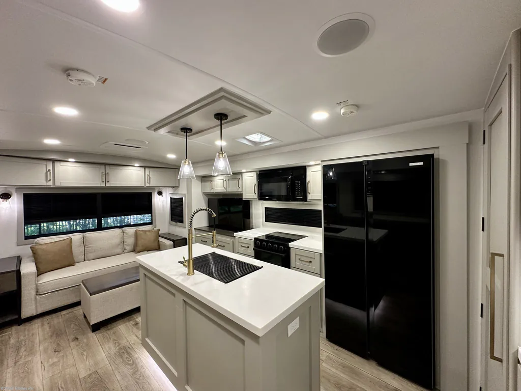 2025 Brinkley Model Z AIR 310, Photos photo 4