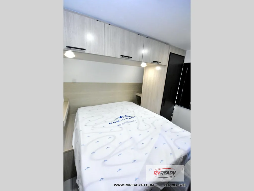 2027 East to West Della Terra 280BH, Photos photo 20