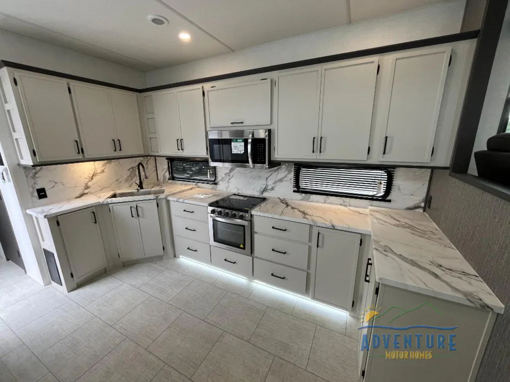 2027 Forest River Cardinal 36FL, Photos photo 10