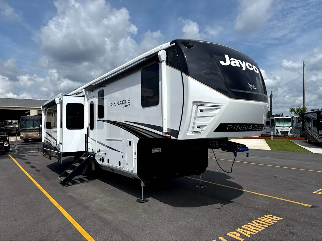 2027 Jayco Pinnacle 32RLTS - Photo 2
