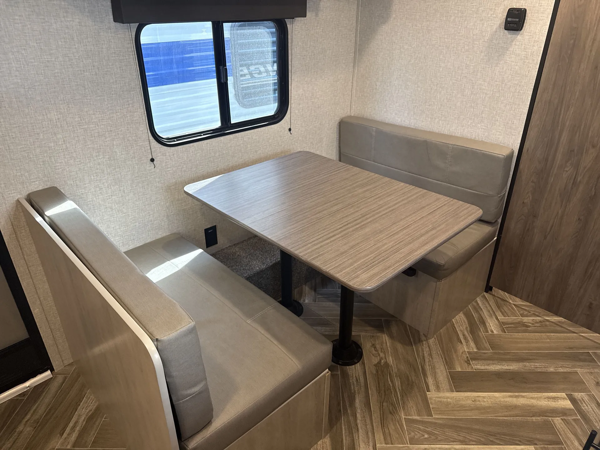 2025 CrossRoads Zinger 18RB — living area main