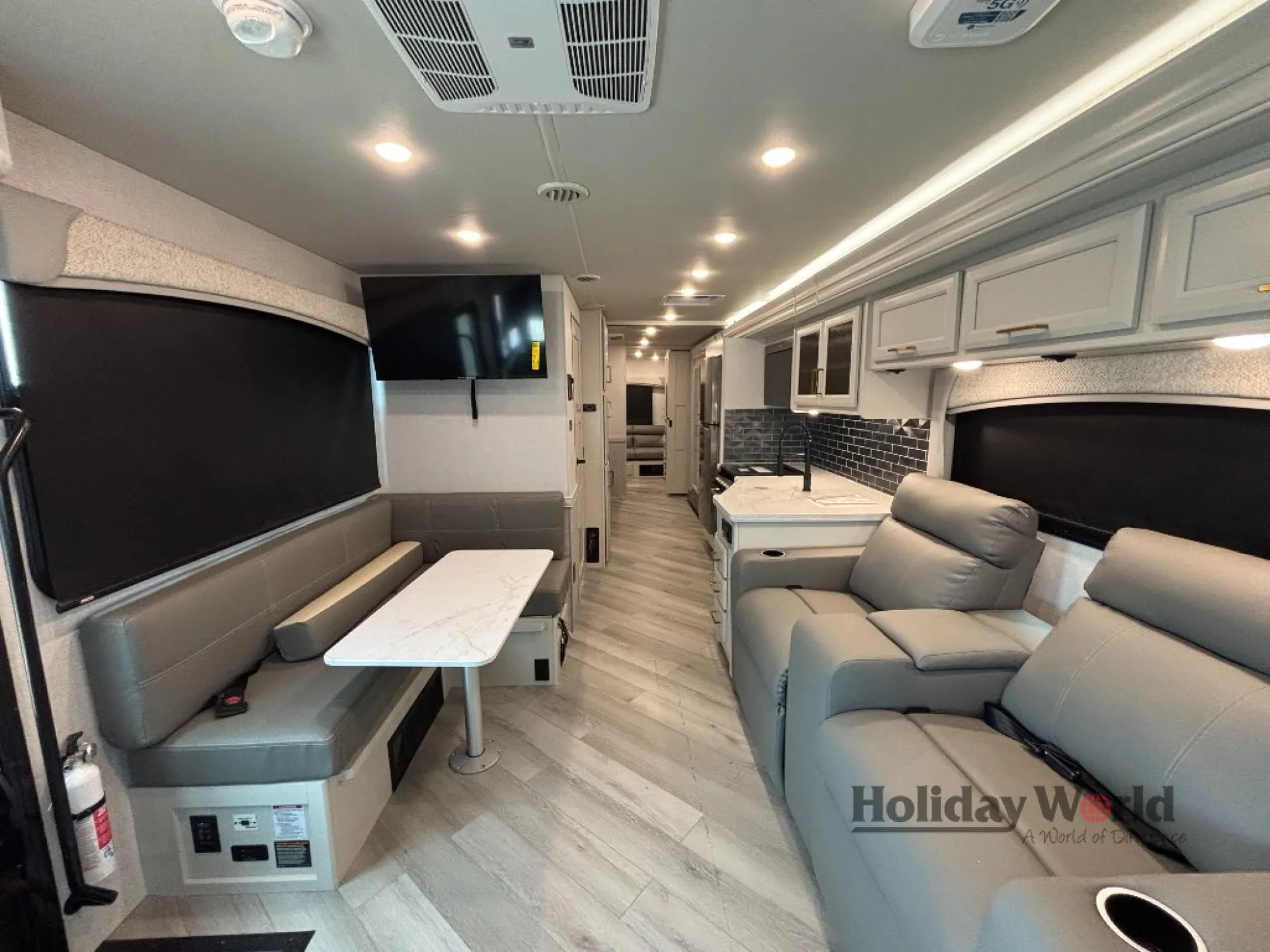2026 Fleetwood Fortis 36Y - Photo 4