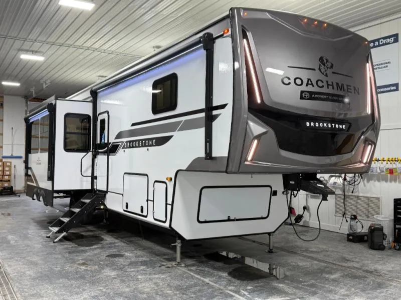 2025 Coachmen Brookstone 318RLL - Photo 3