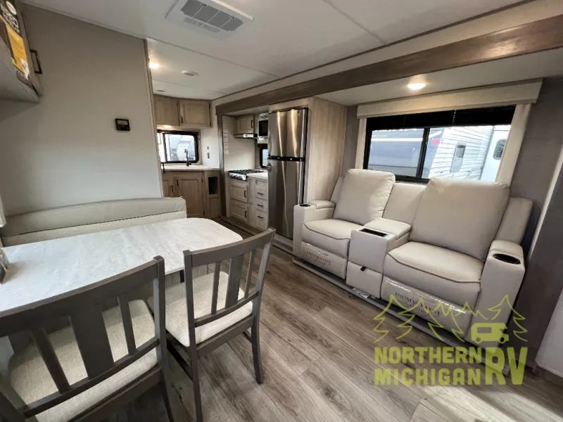 2024 Coachmen Catalina Summit Series 8 221MKE - Photo 3