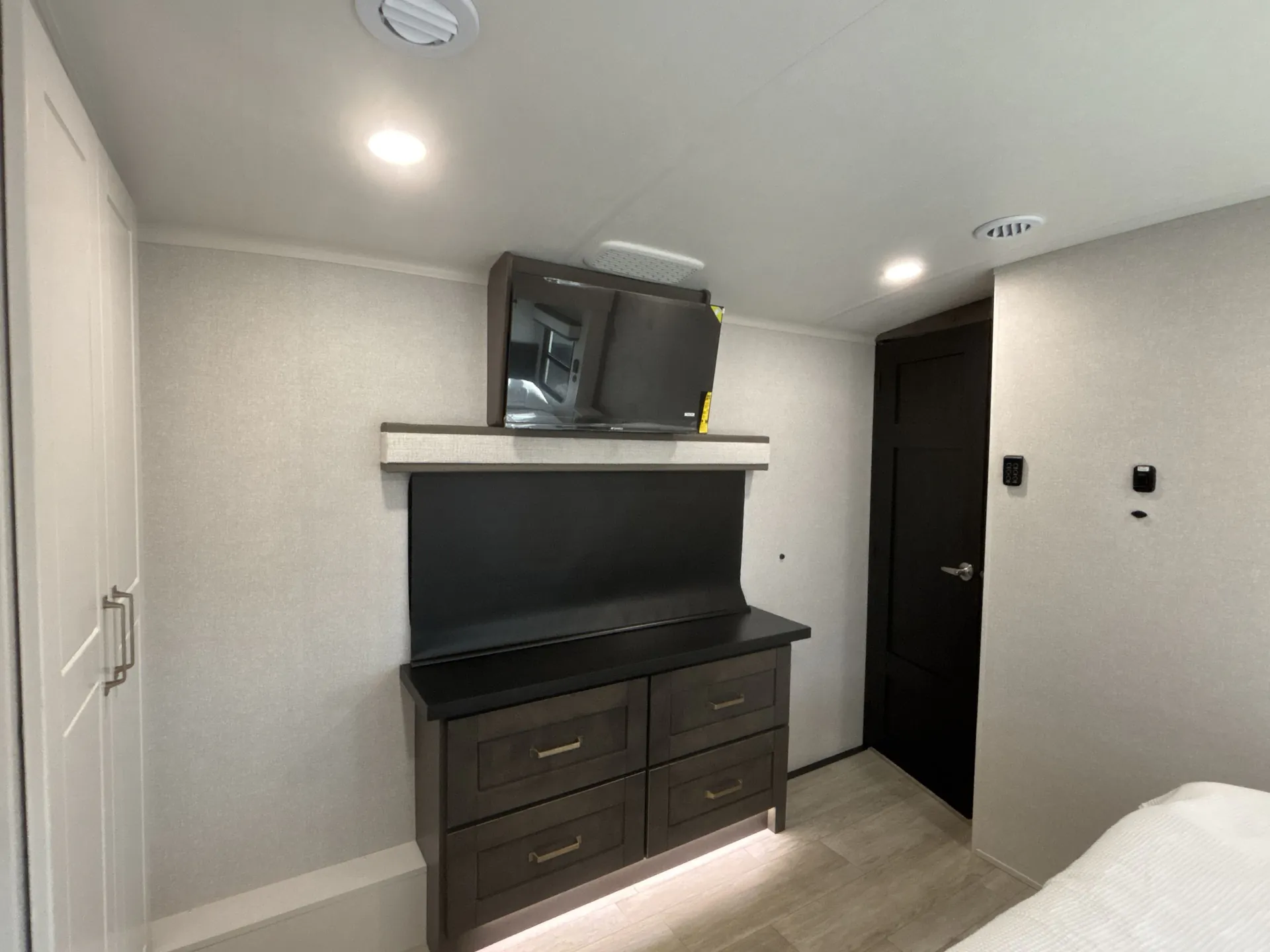 2026 Heartland Bighorn 40DB - Photo 4