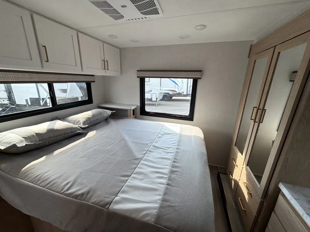 2027 Thor Motor Coach Freedom Elite 31FE, Photos photo 6