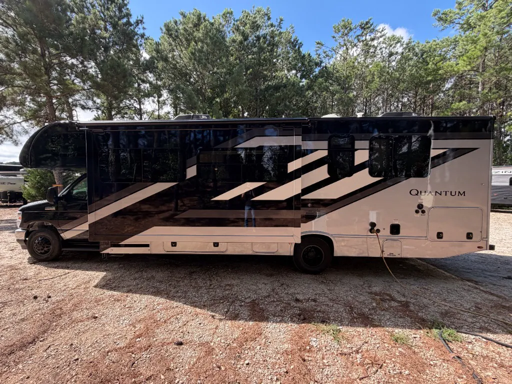 2027 Thor Motor Coach Quantum HS31, Photos photo 55