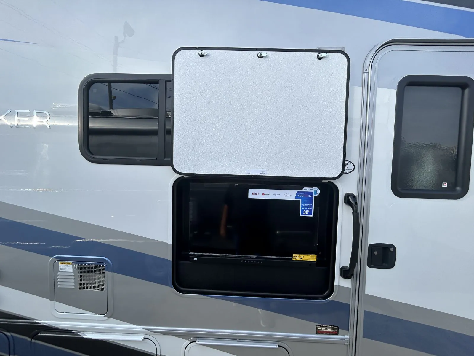 2027 Forest River Sunseeker 3010DS — Photo 6