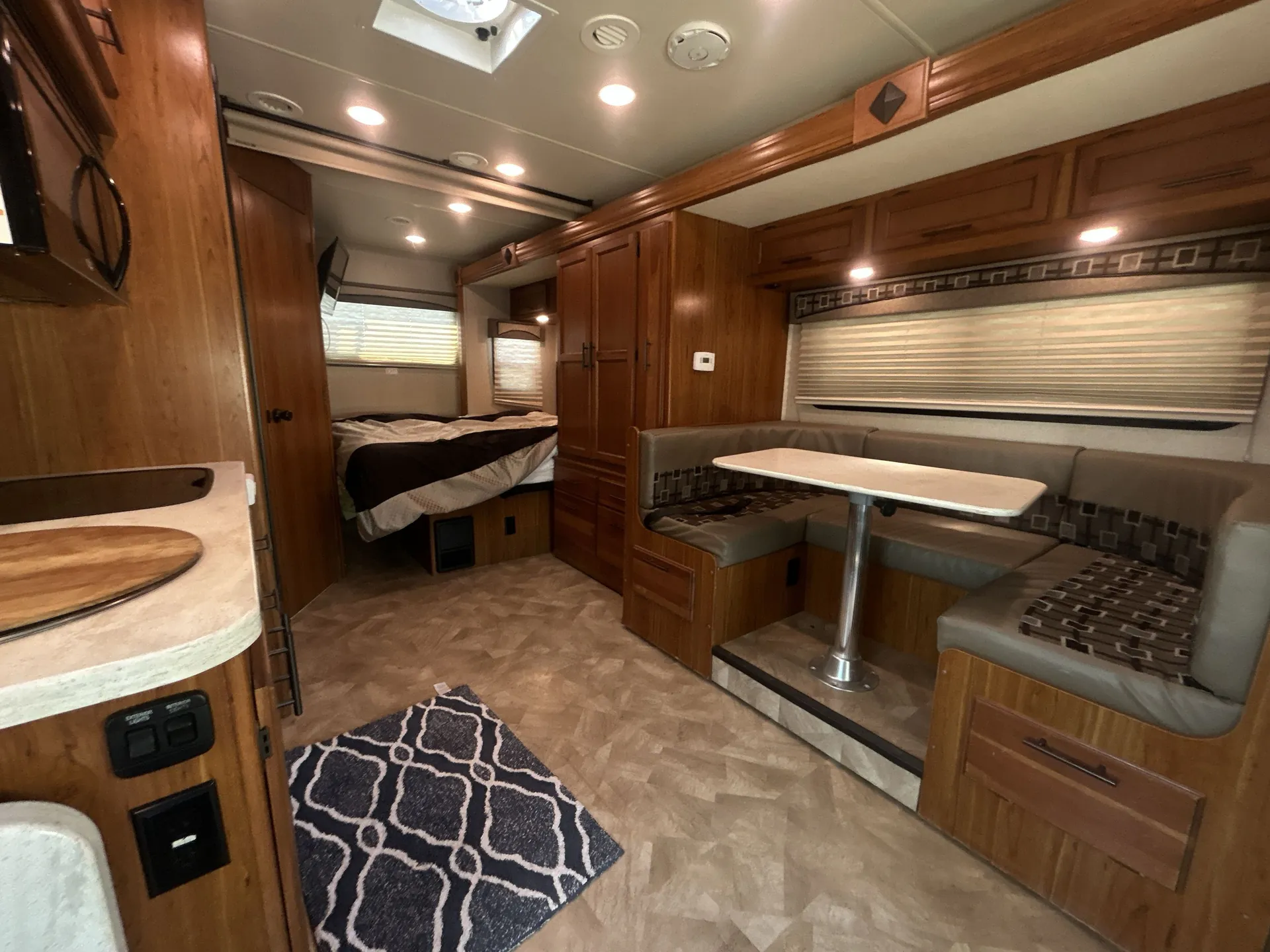 2016 Jayco Melbourne 24L — living area main