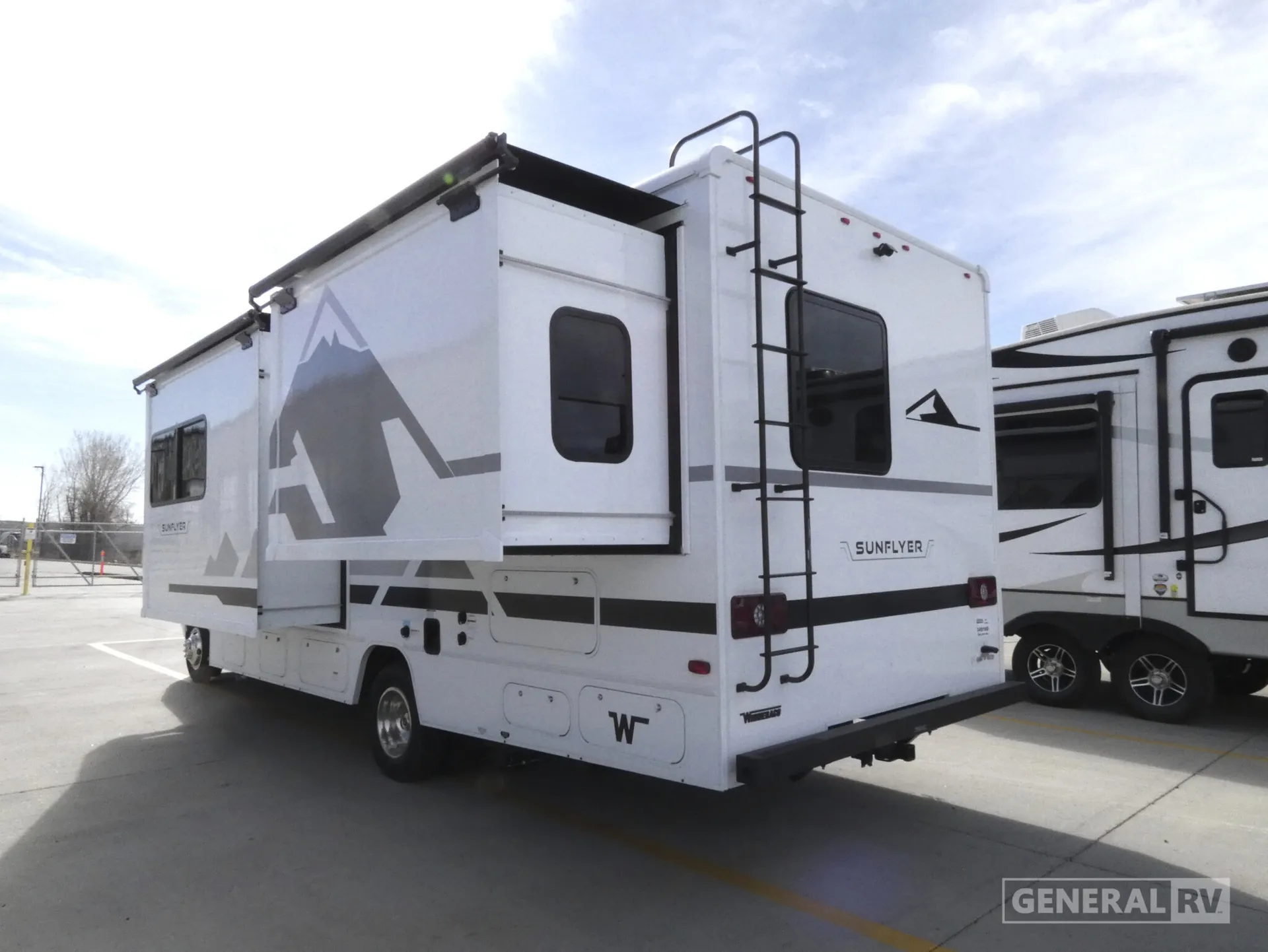 2027 Winnebago Sunflyer 26FE - Photo 4