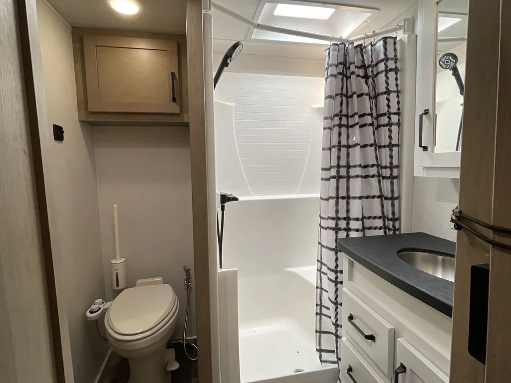 2022 Keystone Raptor 351, Photos photo 27