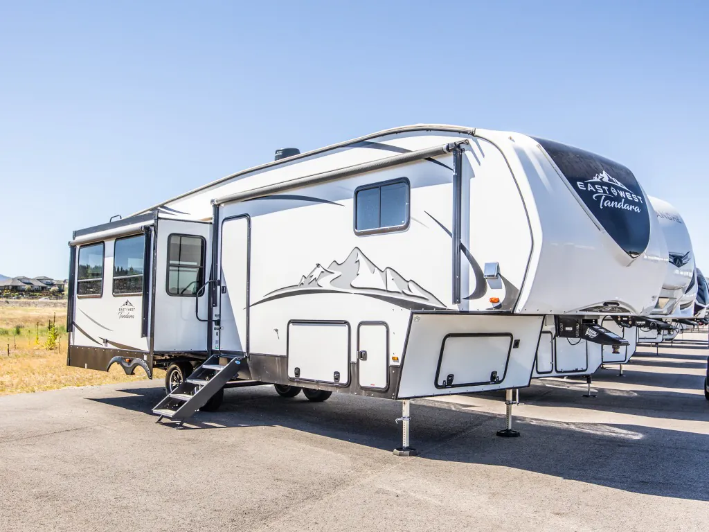 2022 East to West Tandara 320RL - Photo 4