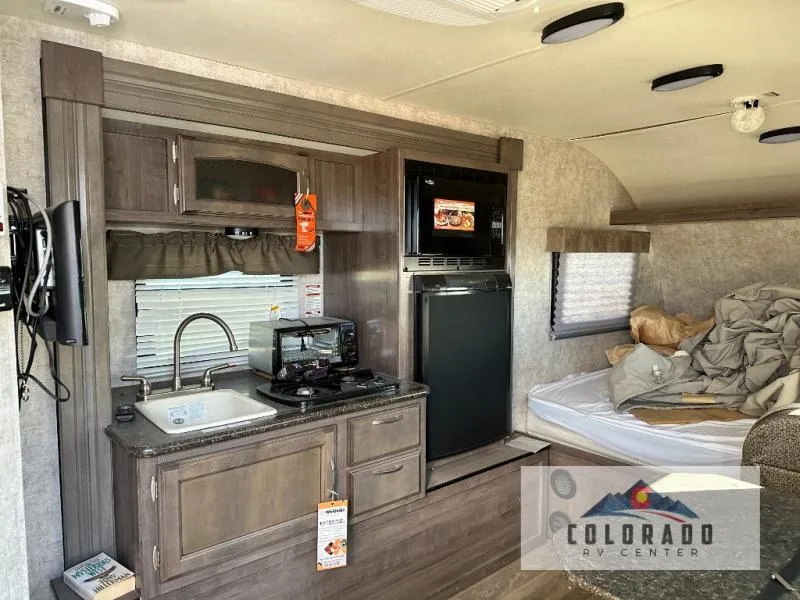 2017 Winnebago Winnie Drop 170S - Photo 4